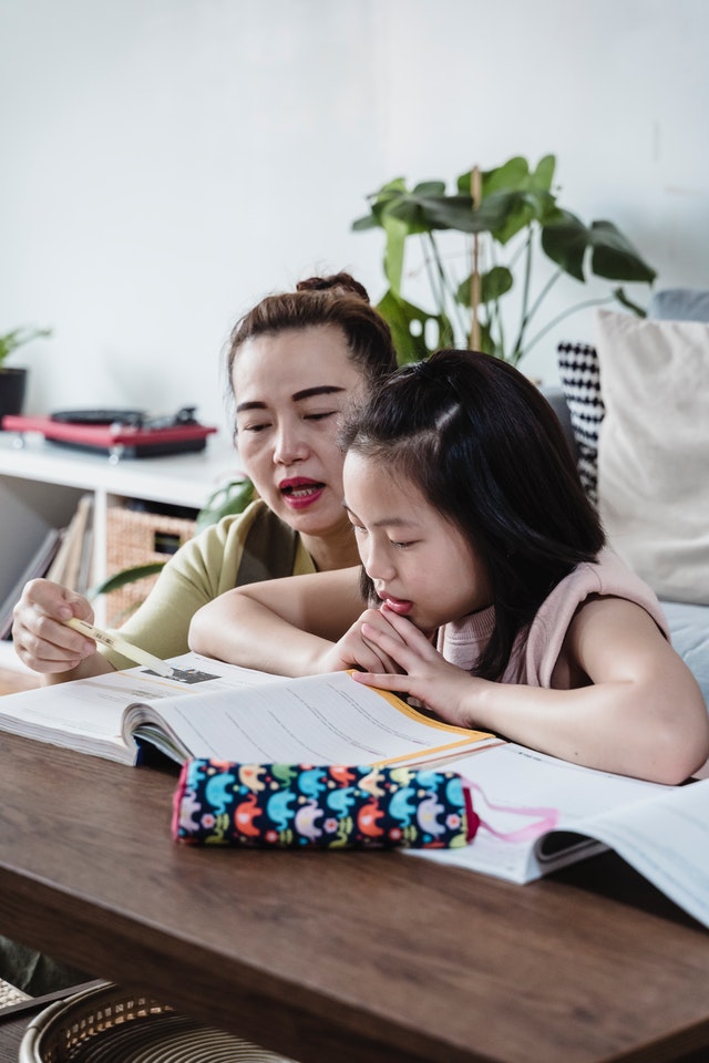 Pour faire les devoirs avec la pédagogie positive, pensez organisation !