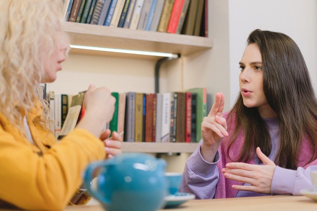 Expliquer aux autres : une manière d'optimiser sa mémoire à long terme au collège